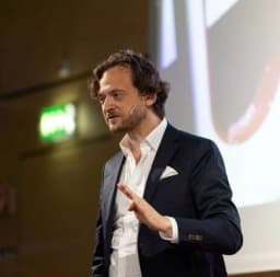 Bastian Schneider